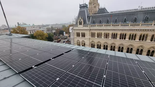 Auf den stadteigenen Liegenschaften seien bislang Anlagen mit einer Leistung von rund 52 MWp installiert worden. | Foto: Wien Energie