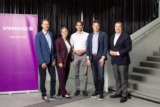 Diskutierten am Panel: Robert Steiger (Professor Universität Innsbruck), Martina Entner (Landesvorsitzende Frau in der Wirtschaft Tirol), Reinhard Klier (Fachgruppenobmann Seilbahnen), Florian Kahr (Teamleitung Kampagnen und Zielgruppen Tirol Werbung) und Hans Unterdorfer (Firmenkundenvorstand Erste Bank Oesterreich)(v.l.n.r.).