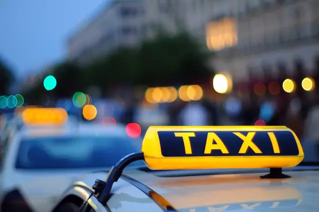 Ein Welser zwang einen jungen Taxifahrer mit gezücktem Messer zu einer Wahnsinnsfahrt durch die Messestadt. | Foto: PantherMedia/_fla