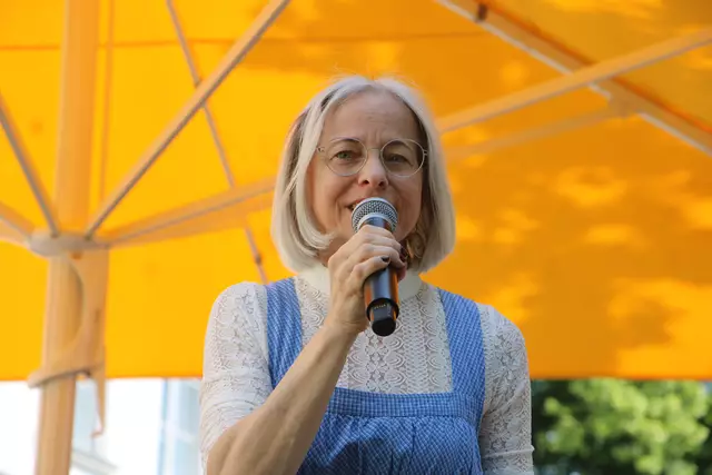 Geschäftsführerin vom Verein "Christina lebt" Michaela Kaufmann, begrüßte die Gäste beim Strassenfest. | Foto: MeinBezirk/Hofmüller