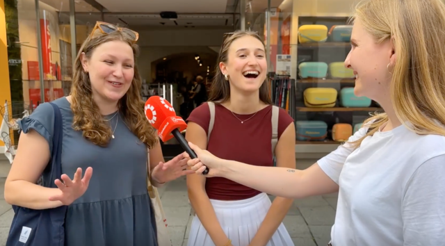 Von klassischen "Väter-Sprüchen" können diese beiden Töchter ein Lied singen.  | Foto: MeinBezirk