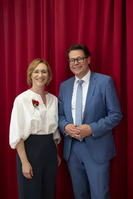 Stadtrat für Klima, Umwelt und Wiener Bäder, Jürgen Czernohorszky leitete die konstituierende Sitzung und lobte die Wiedner Bezirksvertretung an. Im Bild mit der wiedergewählten Bezirksvorsteherin Lea Halbwidl (beide SPÖ). | Foto: Daniel Novotny