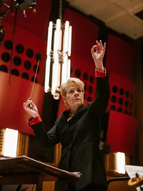 Die amerikanische Star-Dirigentin Marin Alsop | Foto: Theresa Wey