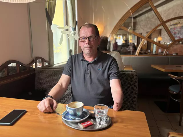 Auch mit Handicap geht der Donaustädter Thomas Hüller seiner Leidenschaft, der Tierfotografie, nach. | Foto: Luise Schmid/MeinBezirk