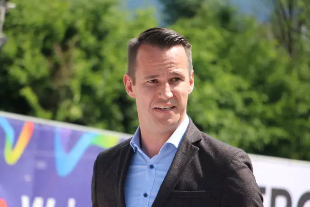 Der steirische Landesrat für Bildung, Stefan Hermann kam auch zum Spatenstich nach Weiz. | Foto: MeinBezirk/Hofmüller