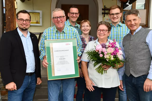 Armin Bacher, Norbert mit Gattin Gabriele Moser und Albert Brunner, hinten Stefan mit Gattin Barbara Moser und Lukas Moser. | Foto: Galler