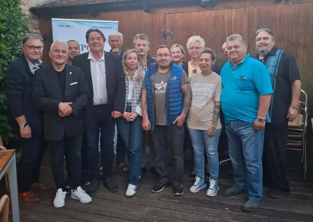 Im Rahmen der „Jetzt erst recht“-Tour der FPÖ durfte Nationalratsabgeordneter Christian Lausch (FPÖ) gemeinsam mit Bezirksparteiobmann Bundesrat Klemens Kofler (FPÖ) zahlreiche Gäste begrüßen. | Foto: FPÖ-Lausch