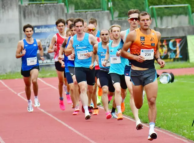  5000m mit Markus Lemp  gefolgt von Niklas Scherb