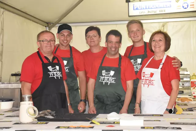 Die Küchencrew sorgte schon am Freitagabend fürs leibliche Wohl der Gäste. | Foto: Michael Strini