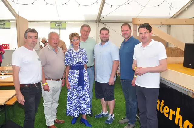 Einige der Ehrengäste beim Landeswandertag des Burgenländischen Seniorenbundes: Bürgermeister Herbert Pinter (Zemendorf-Stöttera), Seniorenbund-Landesobmann Rudolf Strommer, Seniorenbund-Präsidentin Ingrid Korosec, Seniorenbund-Bezirksobmann Josef Haider, Bürgermeister Christian Kurz (Pöttelsdorf), Bezirksparteiobmann der ÖVP Landtagsabgeordneter Christian Sagartz, ÖVP-Landesparteiobmann Nationalrat Christoph Zarits | Foto: Seniorenbund Burgenland