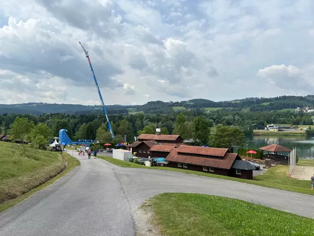 Der Pibersteiner See verwandelte sich am Samstag in eine große Beachparty. | Foto: Almer