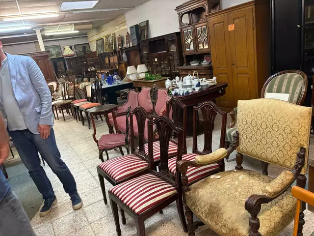 Stolze 650 Quadratmeter voll mit Antiquitäten, Fundstücken und Kuriositäten – muss bis Ende Juni geräumt sein.  Alles muss raus. Für Schnäppchenjäger bedeutet das: ein Paradies auf Zeit (bis Ende des Monats). | Foto: Schwameis