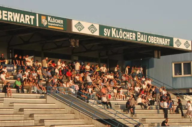 Über 800 Zuschauer kamen zum Spiel SV Oberwart gegen Toni Polsters Wiener Viktoria.