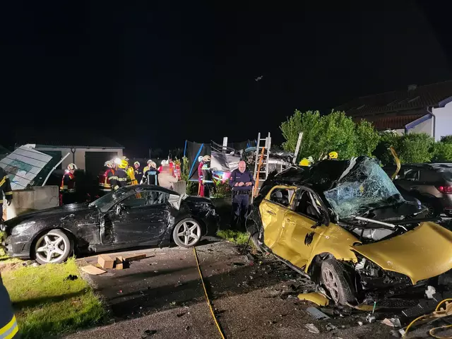 Die Feuerwehren Feuersbrunn, Grafenwörth und Jettsdorf wurden zu einem schweren Verkehrsunfall mit Menschenrettung alarmiert. | Foto: Feuerwehr Grafenwörth