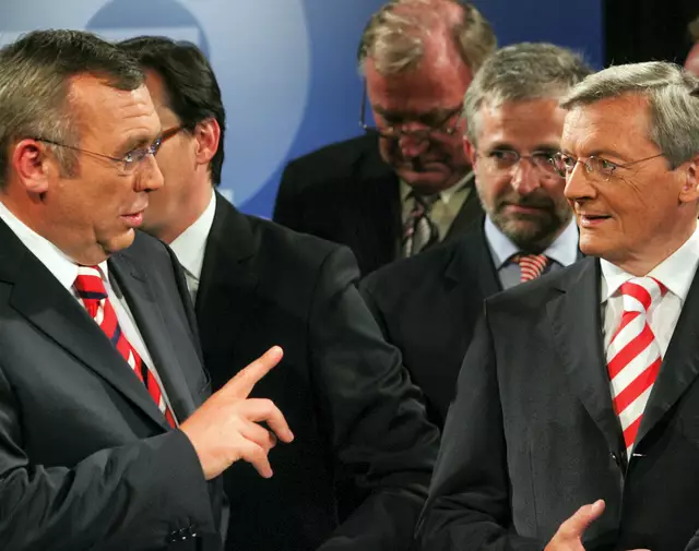 Diskussion im TV im Zuge der Nationalratswahl 2006: Alfred Gusenbauer (l., SPÖ) und Wolfgang Schüssel (ÖVP). Die SPÖ sollte nach der Wahl knapp vor der ÖVP liegen. | Foto: Robert Newald / picturedesk.com