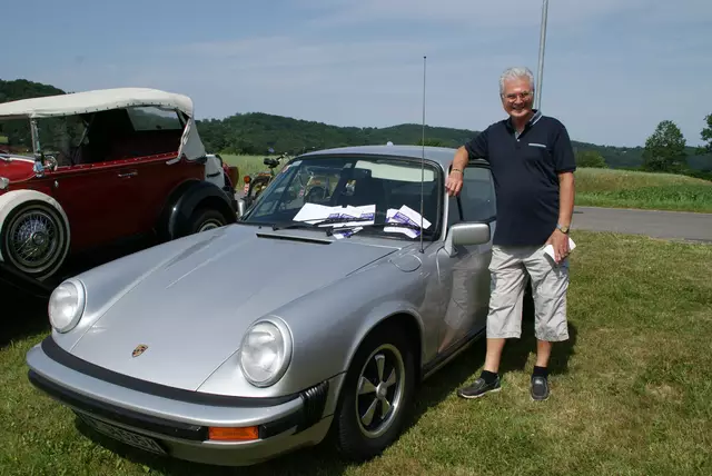 Andreas Huber fährt Porsche 911 Carrera, der Inbegriff des Sportautos.