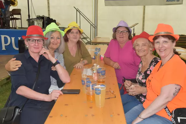 Poltermädels beim Frühschoppen | Foto: Michael Strini