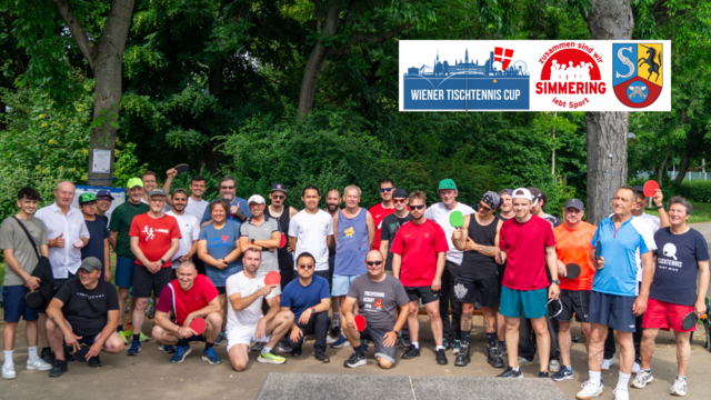 Gruppenbild aller Teilnehmer:innen des 4. Turniers beim Wiener Tischtennis Cup 2025 in Simmering - vereint bei den Tischtennisplatten | Foto: Tischtennis Hobby Wien