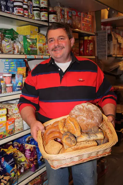 Nach 49 Jahren in der Backstube ist für Karl Haider aus Bad Kreuzen Schluss.  | Foto: Zinterhof