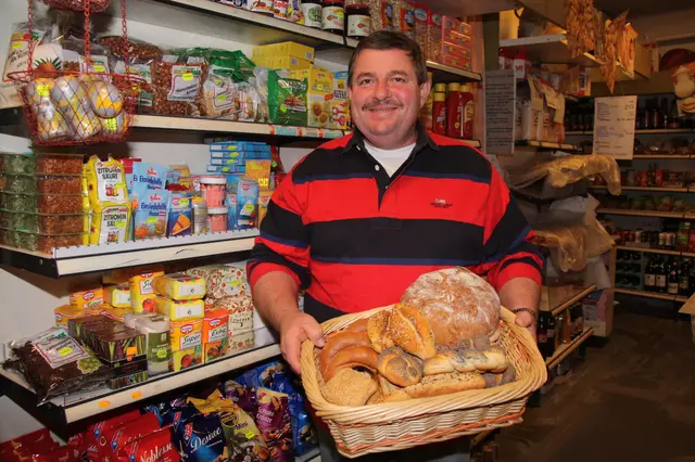 Nach 49 Jahren in der Backstube ist für Karl Haider aus Bad Kreuzen Schluss.  | Foto: Zinterhof