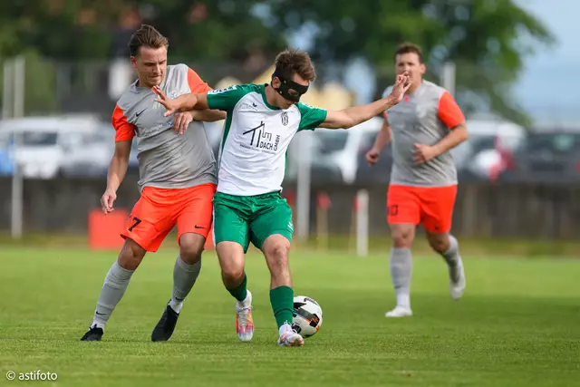 "Maskenmann" Fabian Hofer erzielet das 2:0 in der 55. Minute