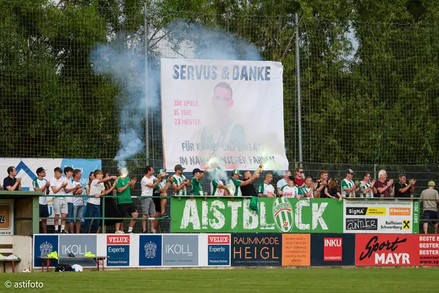 Applaus vom Aistblock zum Abschied von Manuel Hinterreiter