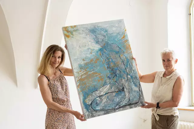 "Schaufenster der Kunst - ein Marktplatz wird zur Galerie".  in den 10 leerstehenden Schaufenstern des Weyrer Marktplatzes werden zeitgenössische Kunstwerke gezeigt. | Foto: Schaufenster der Kunst