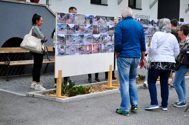 Mit einer großen Fotoausstellung wurde das Geschehen im Juni 2015 dokumentiert. | Foto: Hassl
