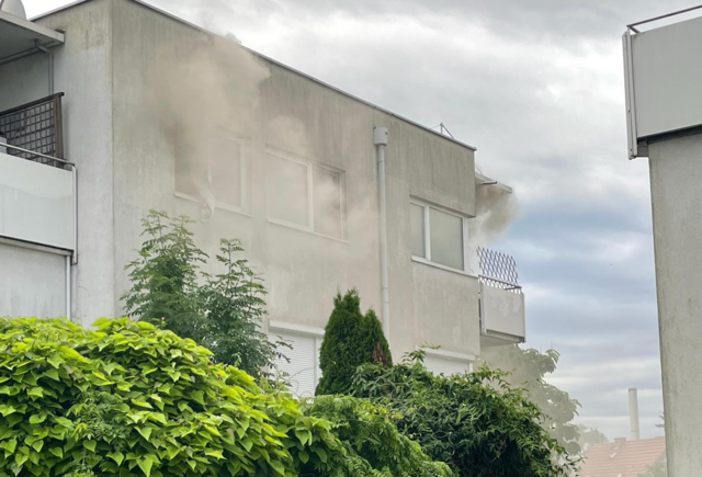Aus der Wohnung drang dichter Rauch. | Foto: DOKU-Niederösterreich