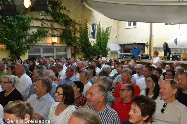 Der Innenhof von Hartis Kabarettcafé  | Foto: Gerald Dreisiebner