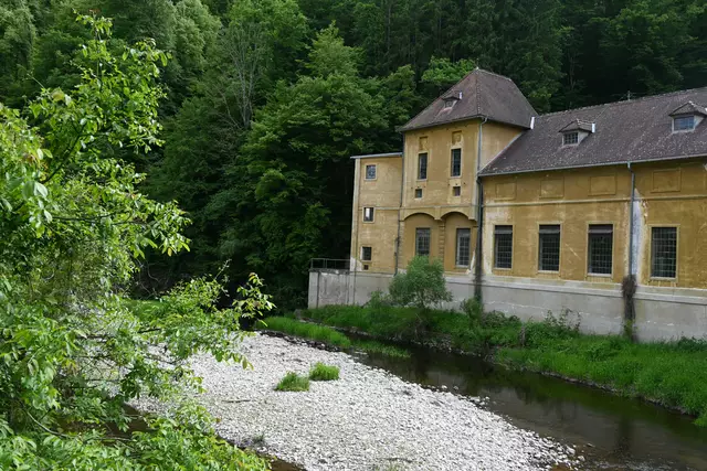 Noch zum alten Kraftwerk der EVN geschaut Betriebsbeginn  1908