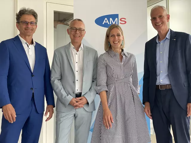Georg Hans Neuweg, Markus Litzlbauer, stv. Landesgeschäftsführer OÖ, Ilse Hankowetz, stv. Leiterin AMS Gmunden und Leopold Tremmel, Leiter AMS Gmunden. | Foto: AMS/Herzenauer