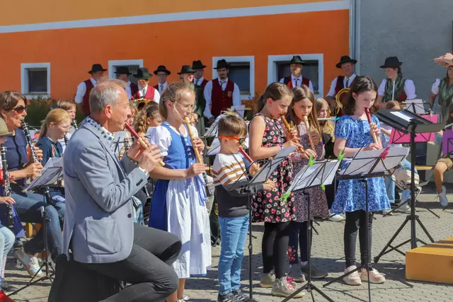Den Abschluss der Musizierwoche bildete der Auftritt des Jugendblasorchesters beim Familienplatzkonzert der Marktkapelle St. Ruprecht | Foto: Iris Bloder