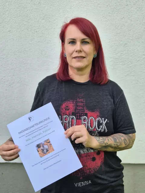 Nicole Kernbichler ist jetzt stolze Storchenpatin des jüngsten Trofaiacher Storchs, den sie „Flo“ getauft hat. | Foto: Nicole Kernbichler