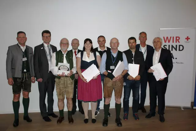 Bei der Bezirksstellenversammlung des Roten Kreuz Gmunden gab es viele Ehrungen und Beförderungen. | Foto: Rotes Kreuz Gmunden