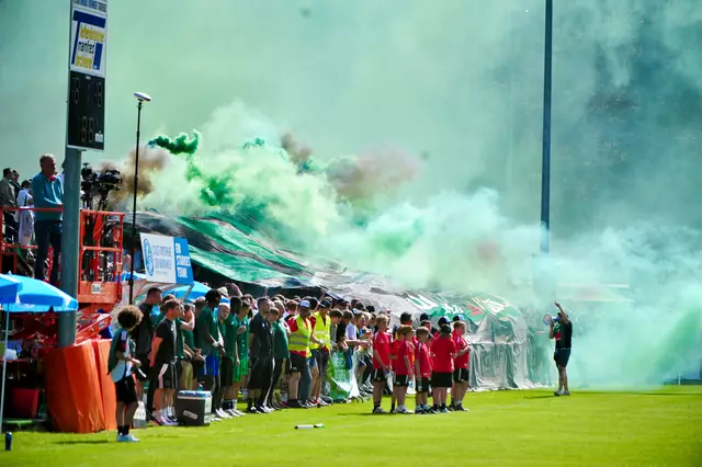 Gewaltig: Die Wacker-Fans ließen zuerst den Rauch aufgehen und sorgten dann für eine großartige Cup-Atmosphäre. | Foto: Hassl