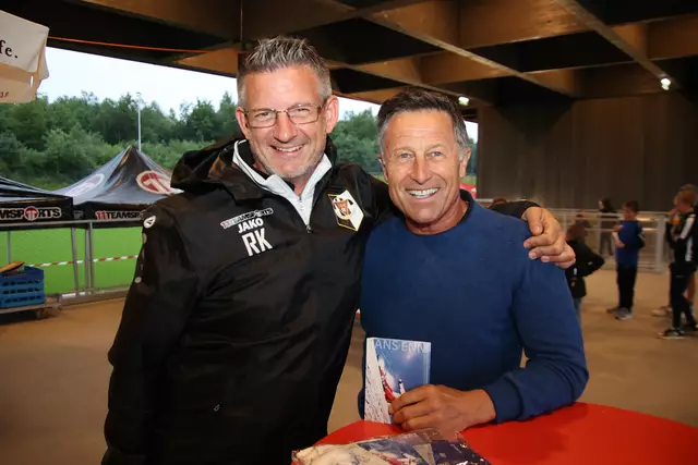 Kampfmannschaft-Ex-Trainer Roland Knapp mit Hans Enn.