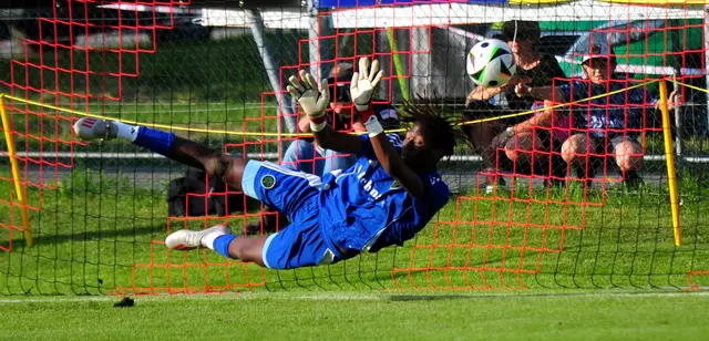 Auch Wacker-Ersatzgoalie Abdoulaye Gueye war bei einem Elfmeter zur Stelle, das reichte aber letztlich nicht. | Foto: Hassl