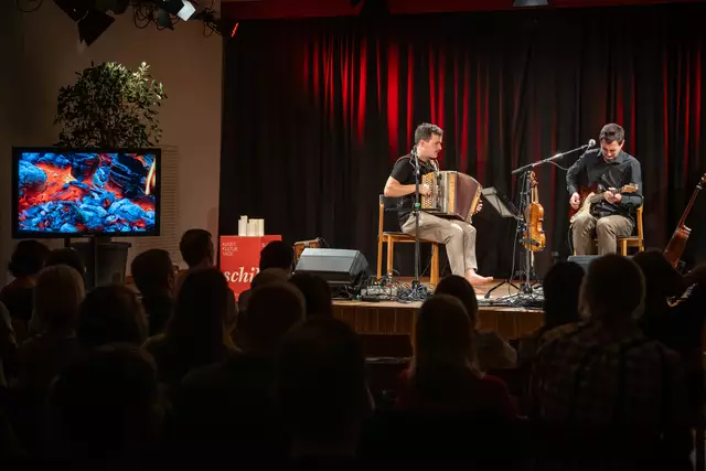 Das Steinkellner-Duo auf der Bühne des Stieglerhauses | Foto: Michael Sticher/ fotografist.at
