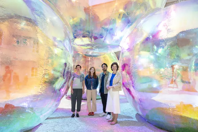 V.l.n.r.: Angela Glechner (Intendantin SZENE Salzburg &amp; Sommerszene Festival), Zara Pasflied &amp; Renzo B. Larriviere (Atelier Sisu), Andrea Stockhammer, (Direktorin DomQuartier) | Foto: Sommerszene Salzburg/Bernhard Müller