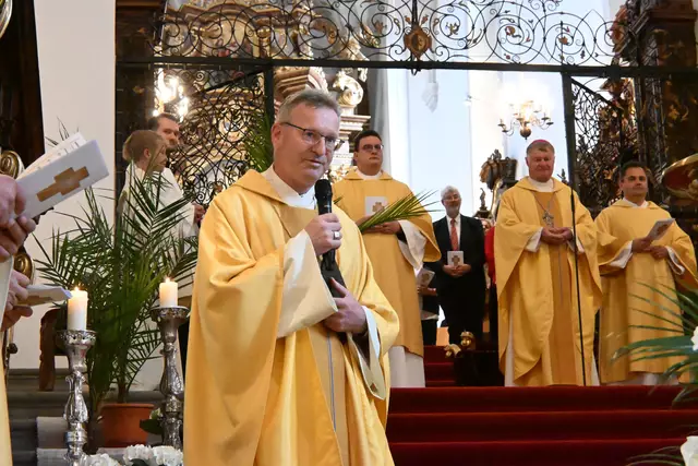 Abt Lukas Dikany bei seinen Begrüßungsworten | Foto: Georg Radlmair