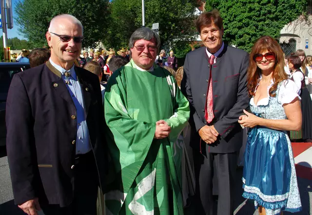 Priesterjubiläum von Stadtpfarrer Eduard Bachleitner (2.v.li.) mit Franz und Gaby Angerer und Erwin Itzinger. | Foto: Franz Gruber