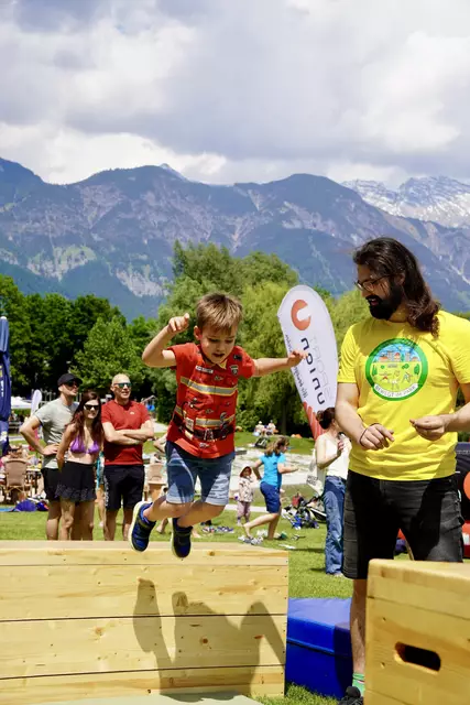 Für Groß und Klein ist beim Sommersporttag am Baggersee alles dabei.  | Foto: Triebwerk 