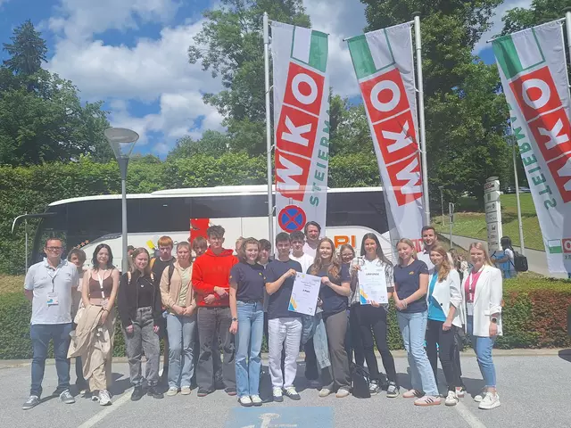 Die erfolgreiche Köflacher Delegation vor der Wirtschaftskammer in Graz | Foto: BG/BRG/BORG Köflach
