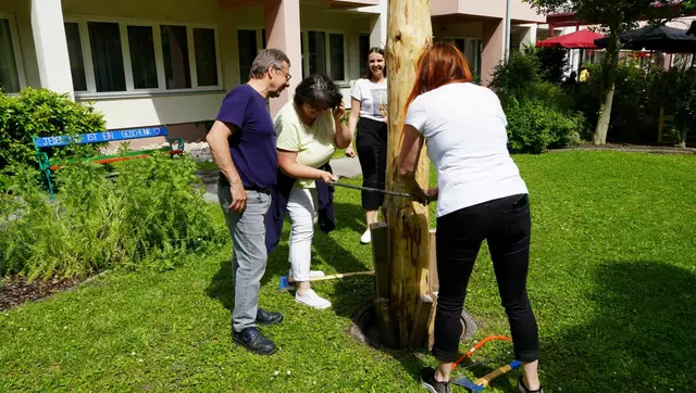 Gerhard Heinschink beobachtet genau was seine Kolleginnen machen | Foto: Maria Hoffmann