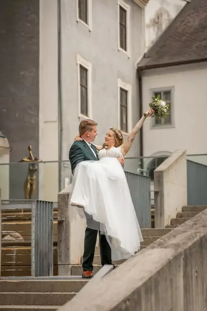 Anna und David Erzetik gaben sich am 7. Juni am Standesamt Leoben das Ja-Wort.  | Foto: Fotoliesl