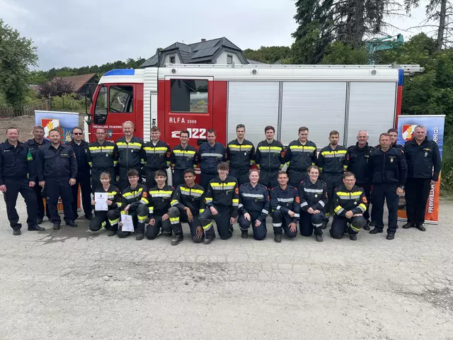 Ende Mai absolvierten insgesamt 19 Mitglieder der Freiwilligen Feuerwehren Geras und Trautmannsdorf erfolgreich die Ausbildungsprüfung Technischer Einsatz in den Stufen Bronze und Silber. | Foto: FF GERAS