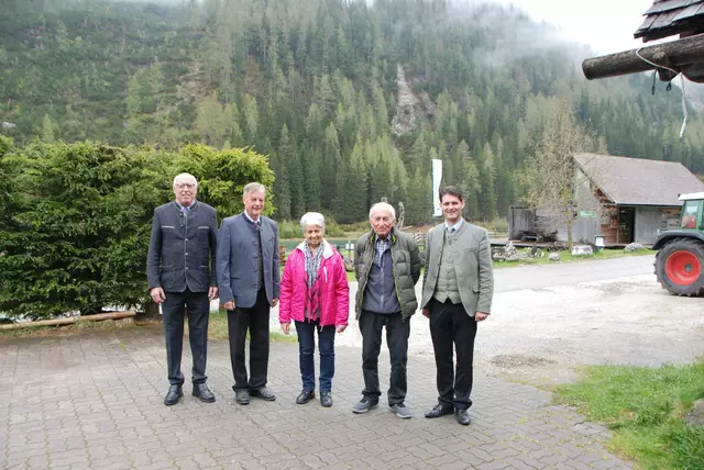 v.l.n.r.: Seniorenbund Obmann-Stv. Alois Bliem, Seniorenbund Obmann Alfred Pfeifenberger, Jubilarin Maria König und Jubilar Johann Gfrerer, Bgm. Thomas Kößler | Foto: Gemeinde Zederhaus