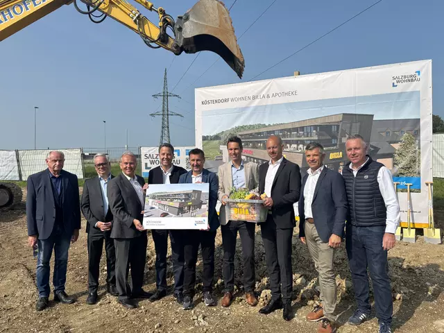 Beteiligte der Gemeinde, REWE-Gruppe und Salzburg Wohnbau auf der Baustelle in der Tannerstraße. | Foto: Simon Haslauer