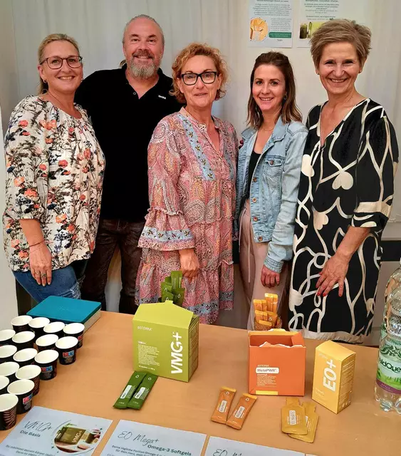 Martina Moder, Mario Jölly,  Daniela Wanek, Lisa Winkler und Susanne Berger in Schöngrabern. | Foto: Berger